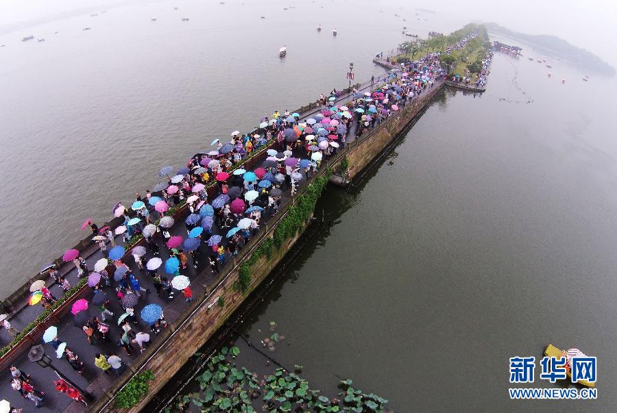 國慶節(jié)連休は7億5000萬人が旅行に