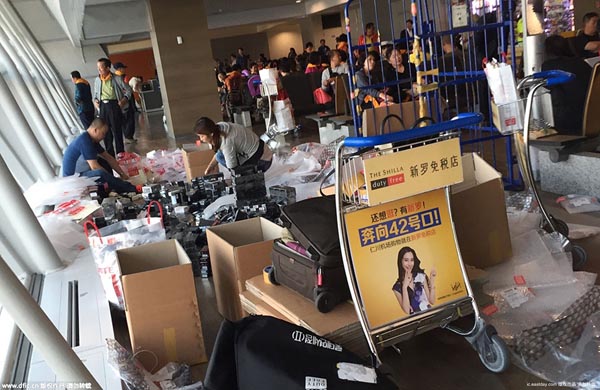 中國人観光客、韓國でも爆買い、大量の化粧品にビックリ