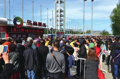 王毅外交部長夫人が慈善バザーを開催、約3700萬円の収益金