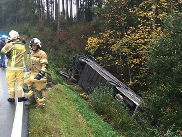 中國人観光客を乗せた大型バスが事故、22人が重軽傷　オーストリア