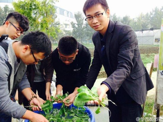 四川大學錦城學院、農(nóng)作業(yè)を必修科目に