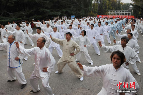 國內(nèi)外の百萬人が一斉に太極拳を　ギネス世界記録に挑戦