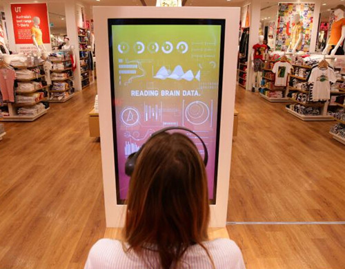 ユニクロ、脳波測定で商品をマッチングできるシステムを開発