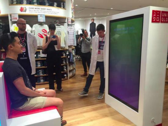 ユニクロ、脳波測定で商品をマッチングできるシステムを開発