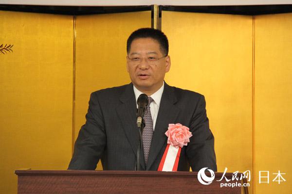 在日本中國大使館の何振良?公使級參事官