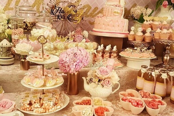 周傑倫と昆凌夫婦、親友ら招待し愛娘の生後100日を祝うパーティ開催