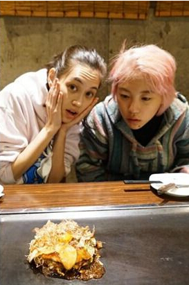 王菲の娘が水原希子と富士山旅行