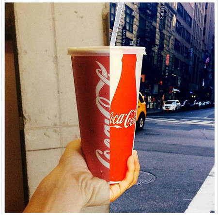 遠距離カップルが寫真を繋ぎ合わせてツーショット