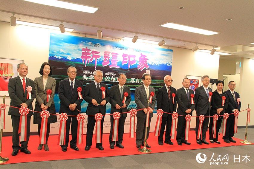 開幕式に出席する來賓と開幕式の様子