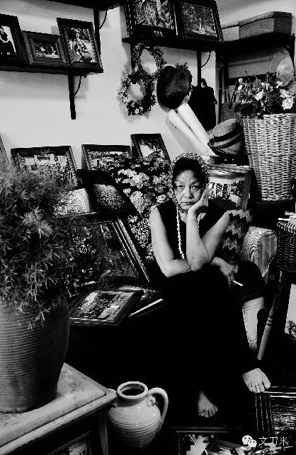 55歳女性のなりきり自撮り寫(xiě)真がSNSで大きな話題に