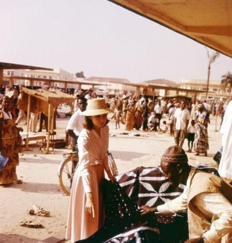 オードリー?ヘップバーン、アフリカでの寫(xiě)真が公開(kāi)