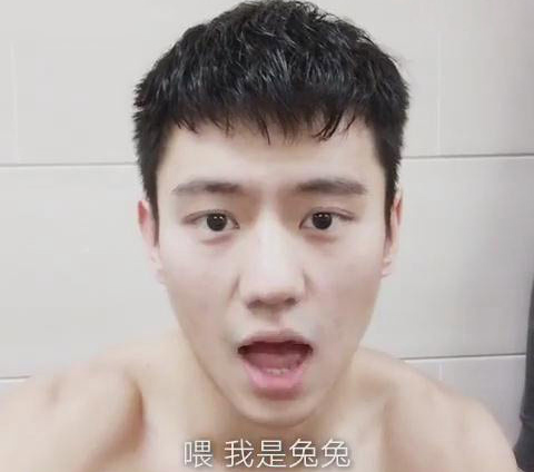 水泳選手の寧沢濤、動(dòng)畫で「無(wú)邪気で可愛いウサギさん」に変身