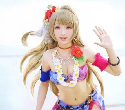 「男の娘」がセクシーなメイド姿を公開　武漢