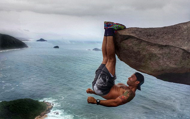 崖から落っこちそう??？観光客に人気の撮影スポット