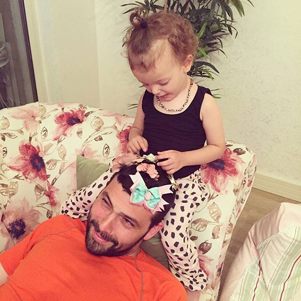 愛情たっぷり！「子供にメロメロにされた」父親たち