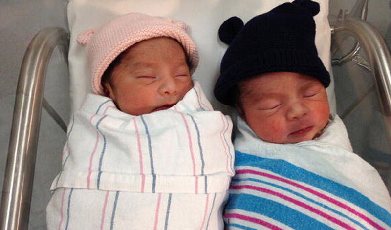 年またぎの雙子が誕生、2分差で1歳違い　米國(guó)