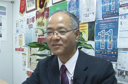 中國(guó)滯在25年の日本人外交官「中國(guó)の元抗日兵士と固い友情結(jié)ぶ」
　多くの人の目に、外交官は、華々しいと同時(shí)に謎めいた職業(yè)と映る。めまぐるしく変化する國(guó)際的な舞臺(tái)で活躍し、國(guó)交の重任を背負(fù)う。だが元駐重慶日本総領(lǐng)事で中國(guó)通の大ベテランである瀬野清水氏によれば、外交官にとっては、普通の人々の中に入っていくことも重要な一面となる。瀬野氏は、出會(huì)った人すべてと誠(chéng)意をもって交流することを仕事の理念としてきた。