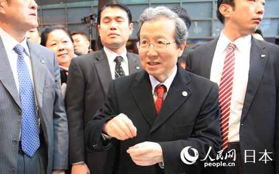 イベント參加者と交流する程大使