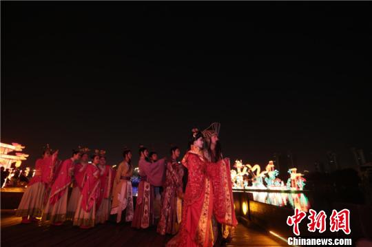 江蘇省常州淹城で新春燈會