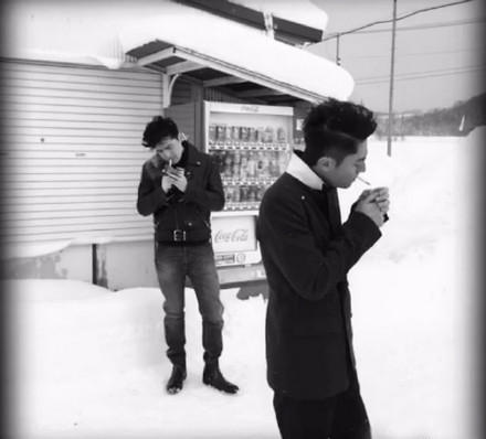 俳優(yōu)の胡歌と霍建華がバレンタインデーで「ラブラブ」畫像公開