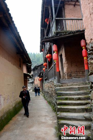 昔の面影を殘す郷「丁屋嶺」が観光客に人気　福建省