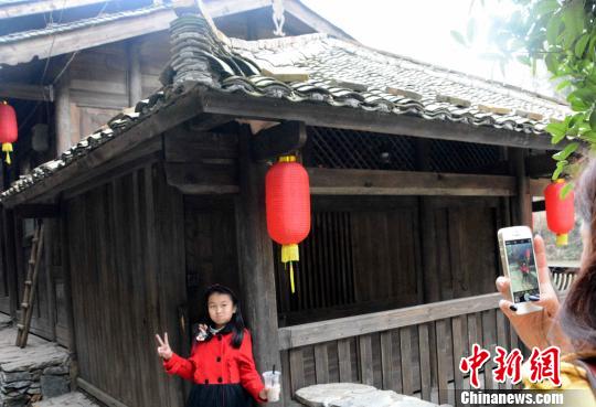 昔の面影を殘す郷「丁屋嶺」が観光客に人気　福建省