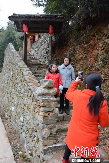 昔の面影を殘す郷「丁屋嶺」が観光客に人気　福建省