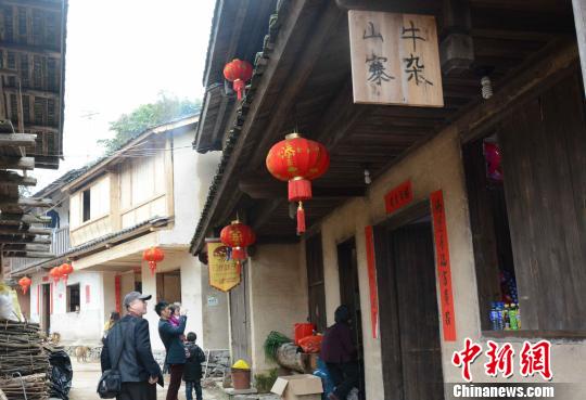 昔の面影を殘す郷「丁屋嶺」が観光客に人気　福建省