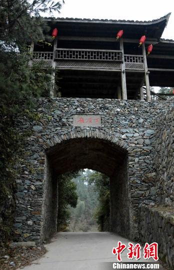 昔の面影を殘す郷「丁屋嶺」が観光客に人気　福建省
