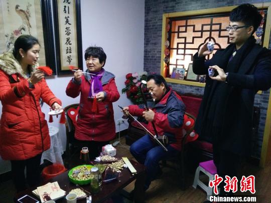 南京の無形文化財「白局」を受け継ぐ若者たち