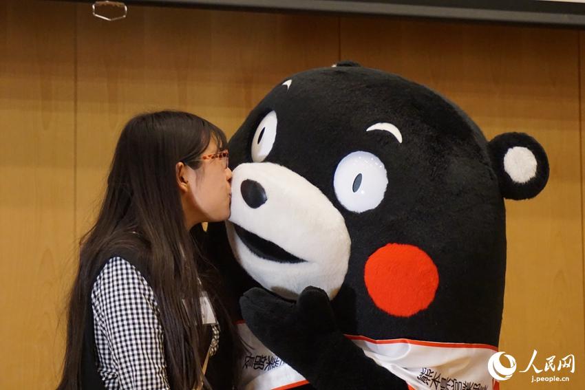 「微博」コンテスト授賞式にくまモン　可愛さ爆発