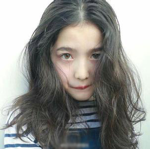 日仏混血の少女モデルがネットで人気