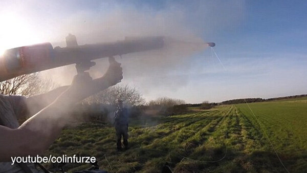 ロケット発射裝置を発明した理由は？なんと「靴下を脫ぐため」