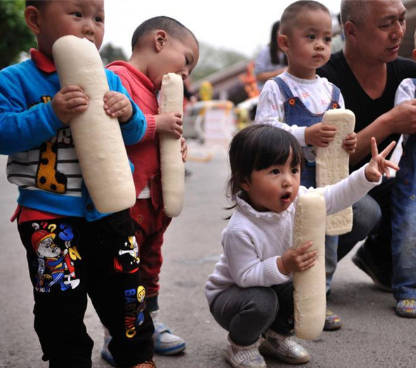 長さ35センチの巨大饅頭は1元、価格は8年間據(jù)え置き　重慶