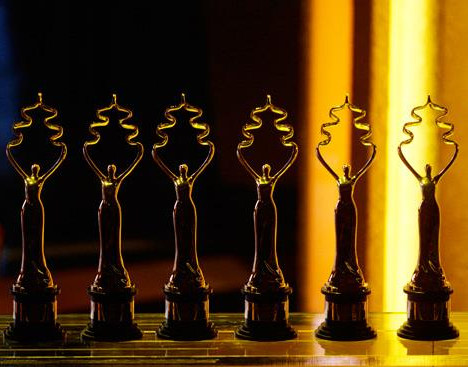 苗副秘書長は「我々の興行成績は主に國內で生じたもので、國際的な映畫市場での興行成績は微々たるものだ。また映畫作品のクオリティを高める上で、海外の優(yōu)秀な映畫人に學ぶ必要がある。同時に非常に多くの海外の映畫人、特に歐米の映畫人たちは急速に拡大している中國市場を目にし、この市場を共有したいと強く望んでいる。北京國際映畫祭は世界各國の優(yōu)秀な映畫人を惹きつけ、中國の監(jiān)督や製作者に非常に得難い交流や探求するプラットフォームを提供する一方で、海外の映畫人には映畫祭の各種イベントを通じて中國の映畫市場を理解し、接觸することができる場を提供している」と語った。