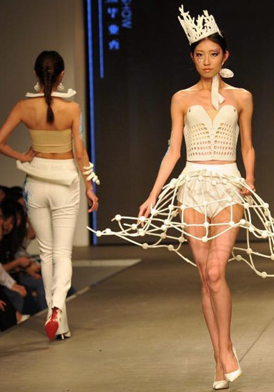 大學(xué)の卒業(yè)製作、3Dプリンター衣裝が登場