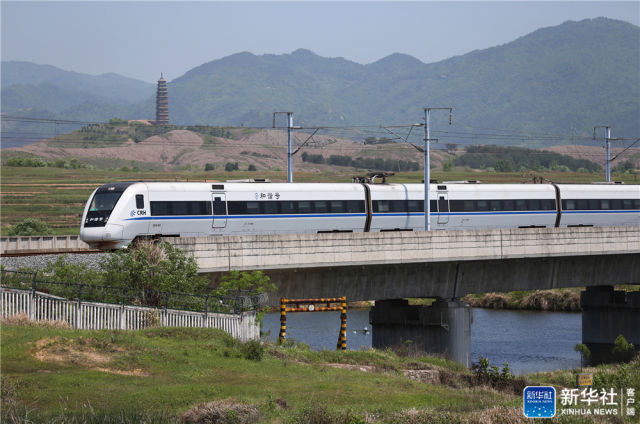 安徽省大別山區(qū)を「通り抜ける」高速鉄道