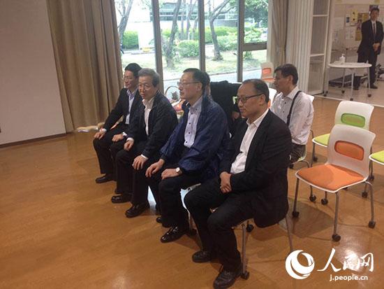 程永華駐日大使が熊本大學(xué)を訪問 被災(zāi)した中國(guó)人留學(xué)生を見舞う