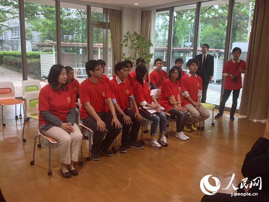 程永華駐日大使が熊本大學を訪問 被災した中國人留學生を見舞う