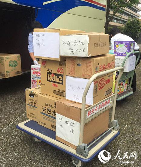 福岡と岐阜の在日華人 集めた救援物資を熊本の被災地へ