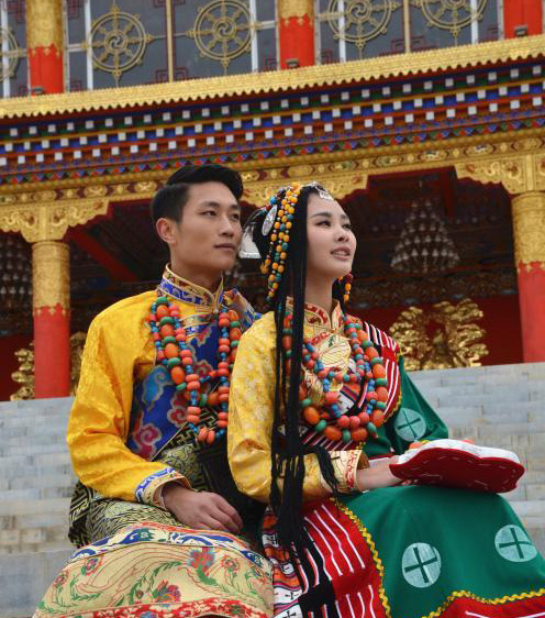 6組のカップルが高山で結(jié)婚寫真を撮影　達(dá)古氷山