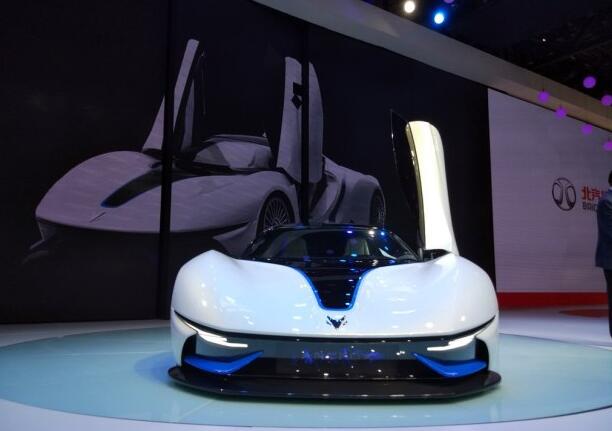 北汽の新エネ車ARC FOX-7公開　北京モーターショー2016