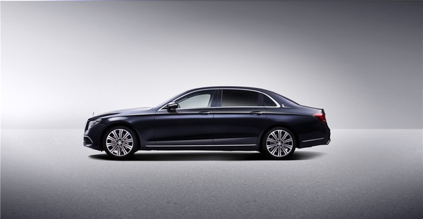 ベンツ新型ロングホイールベースE