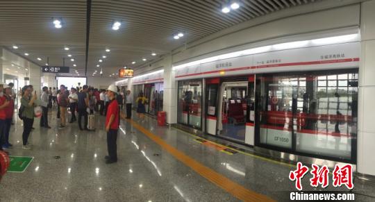 中國初の中低速リニア線、試験営業(yè)運転を開始