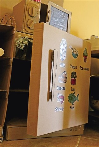 段ボールで手作りキッチン、1歳の娘の誕生日プレゼントに