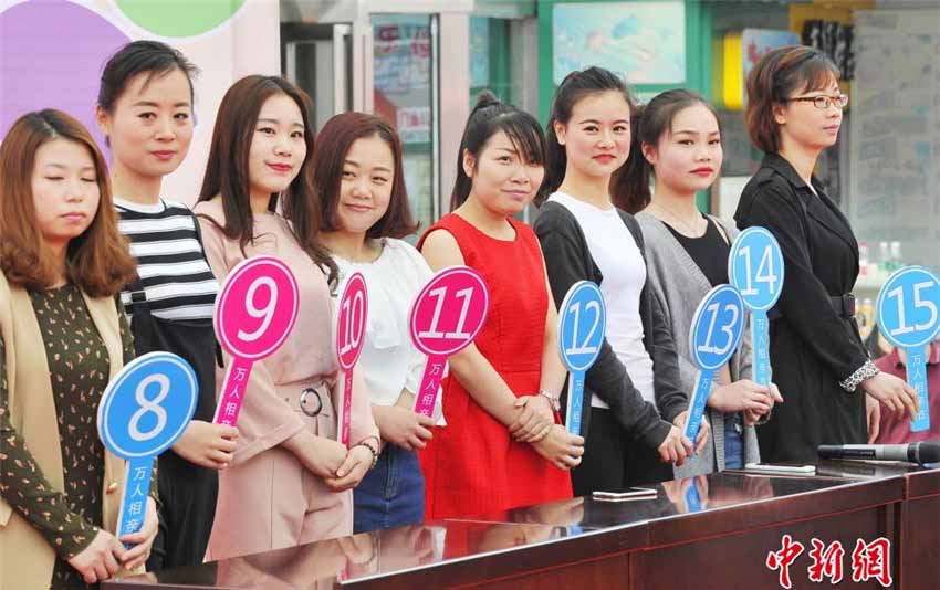 1萬人のお見合い大會、可愛い甥っ子も縁結(jié)びの応援　湖北省