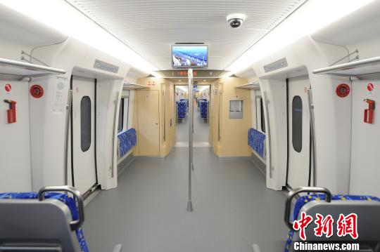 時速160キロの都市間高速列車、製造許可証を取得