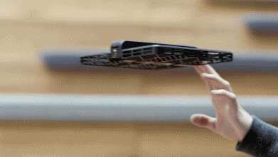 中國の若き創(chuàng)業(yè)者、軽量な超ミニドローンを発明