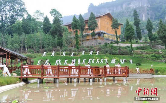 太極拳で健康促進(jìn)パフォーマンス　貴州省