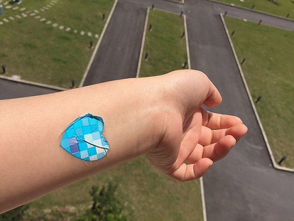 肌に貼れる日焼けセンサー、美容もスマート化